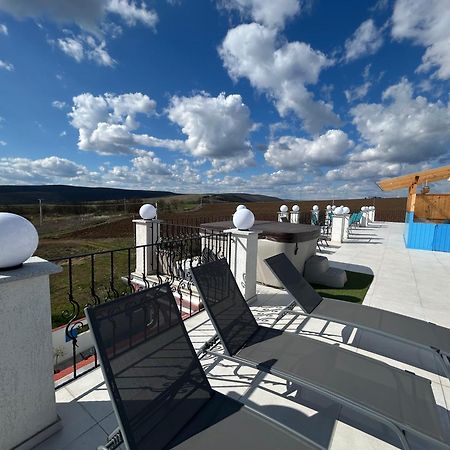 Danelis Hotel Edelény Екстериор снимка