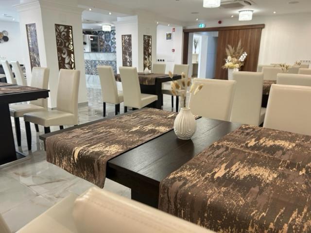 Danelis Hotel Edelény Екстериор снимка