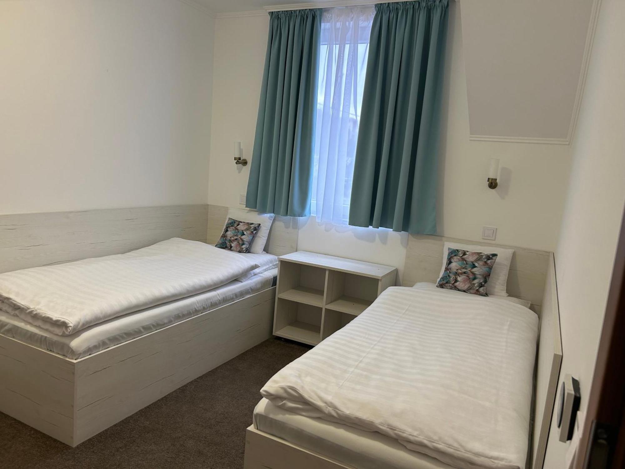 Danelis Hotel Edelény Екстериор снимка