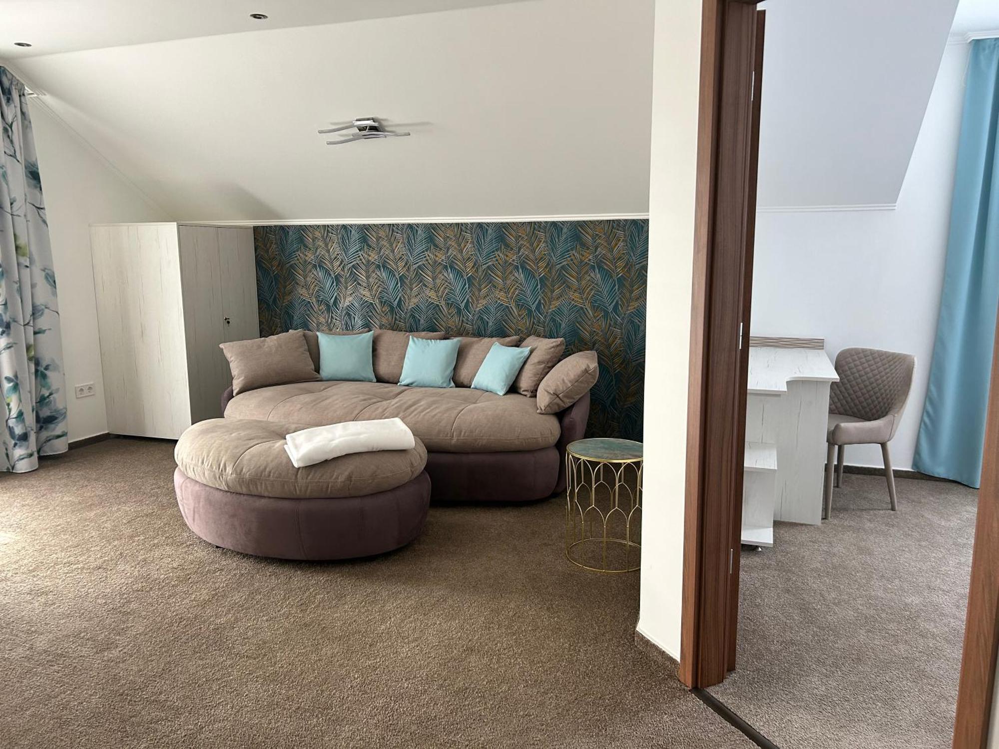 Danelis Hotel Edelény Екстериор снимка
