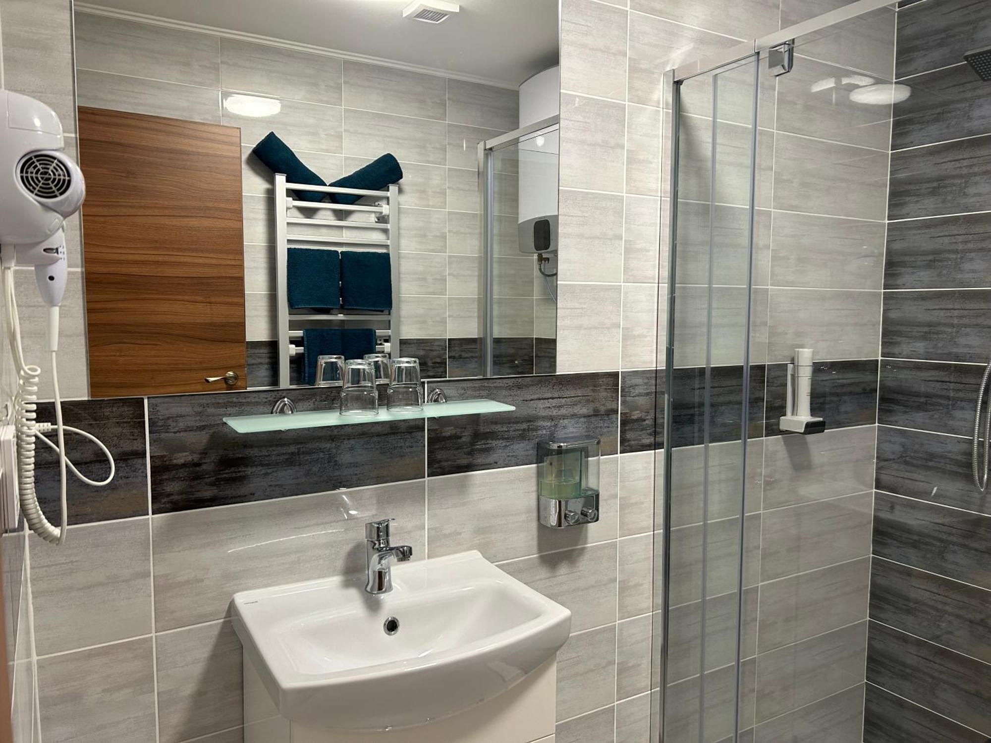 Danelis Hotel Edelény Екстериор снимка