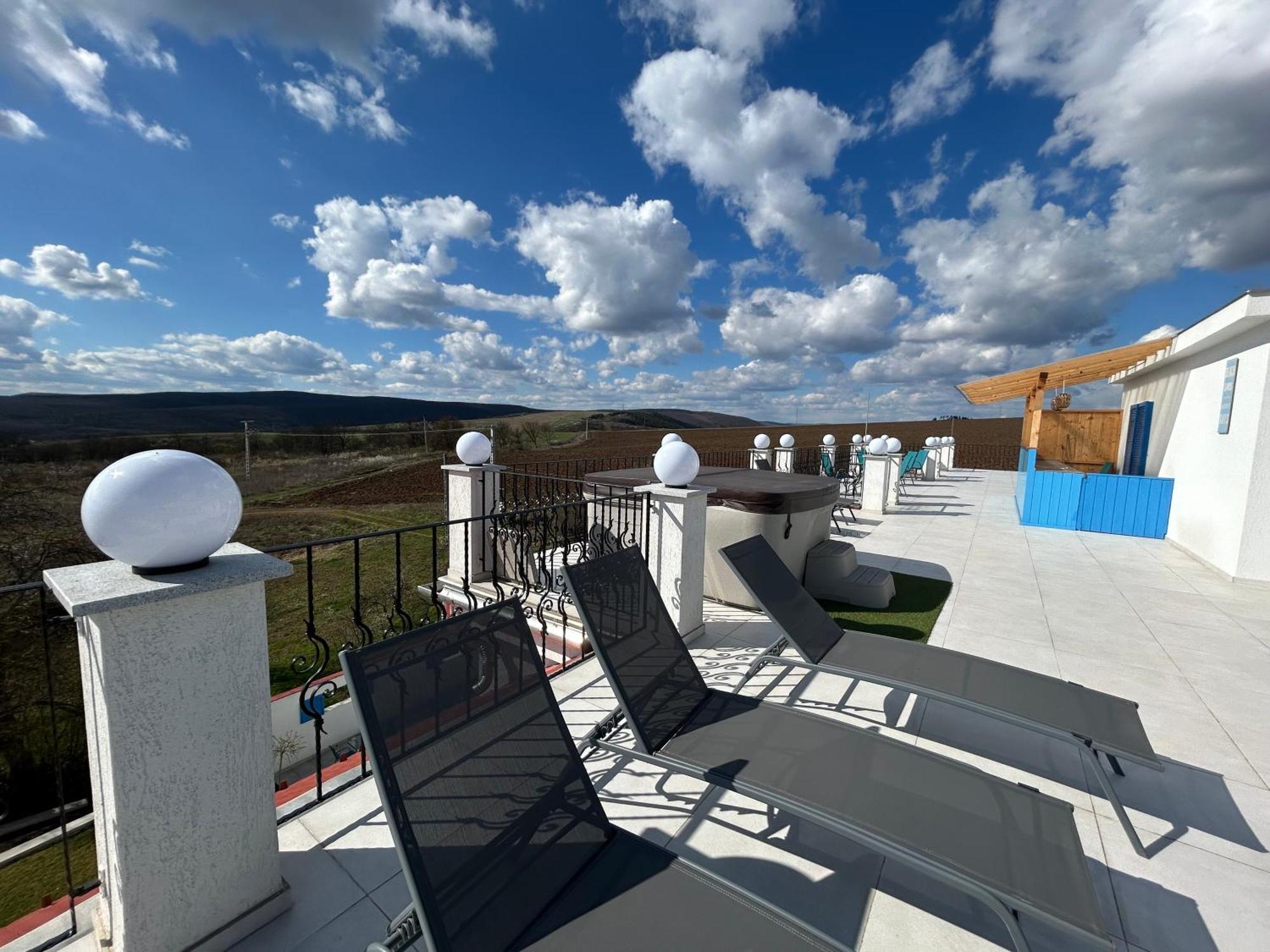 Danelis Hotel Edelény Екстериор снимка
