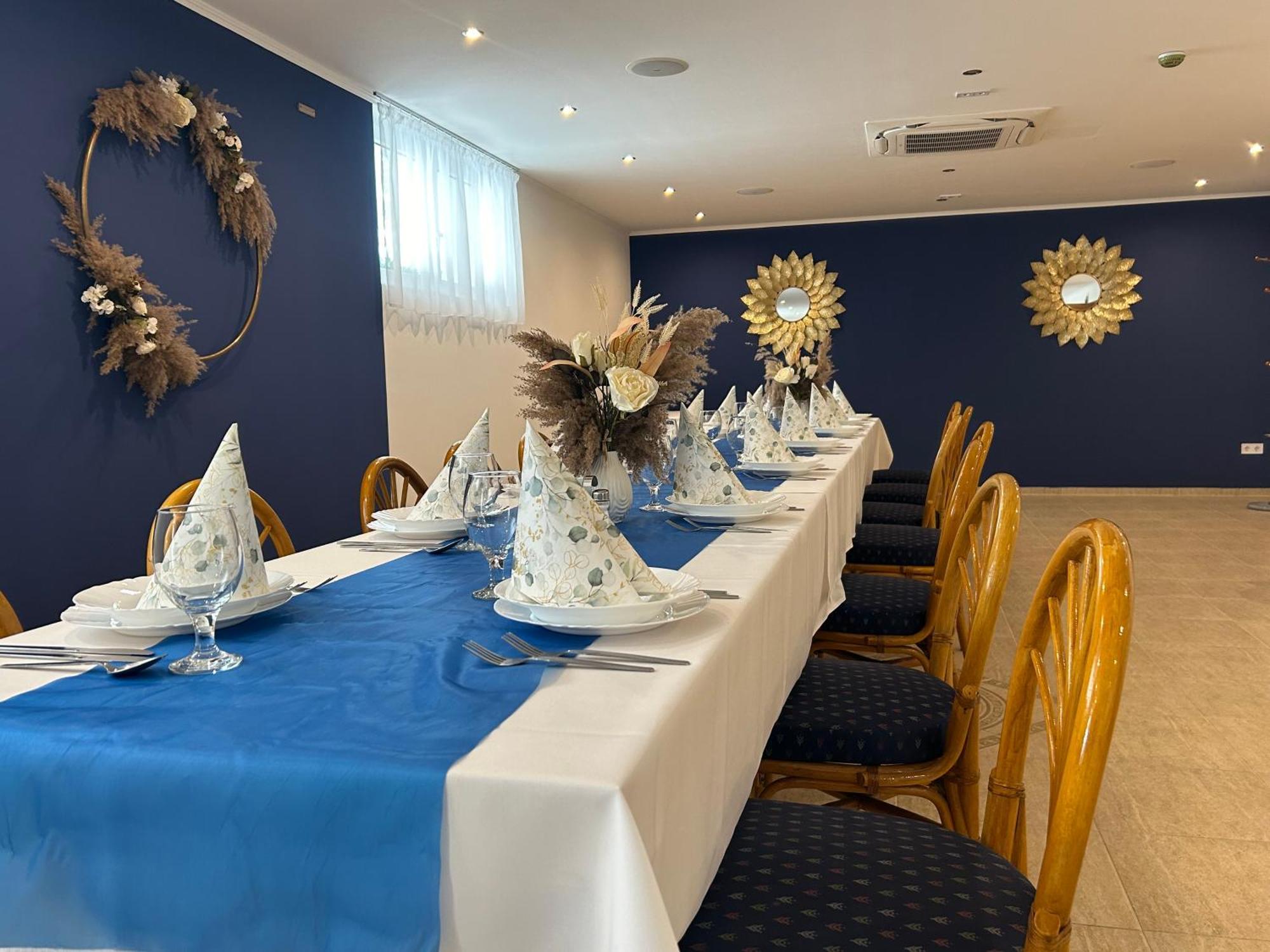 Danelis Hotel Edelény Екстериор снимка